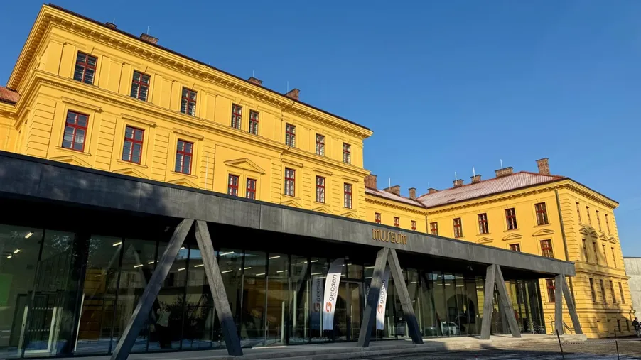 Bývalá Vrbenského kasárna v Hradci Králové se mění na Archu